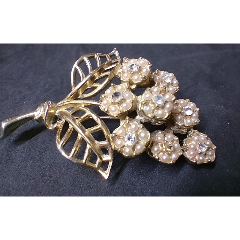 Vintage goudkleurige broche in bloemvorm