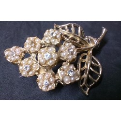 Vintage goudkleurige broche in bloemvorm