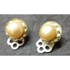 Vintage ronde clip on oorbellen met faux pearl