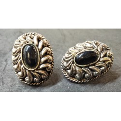 Vintage clip on oorbellen met zwart steentje