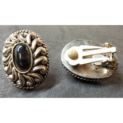 Vintage clip on oorbellen met zwart steentje