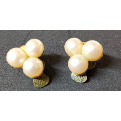 Vintage clip on met drie faux pearls