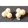 Vintage clip on met drie faux pearls