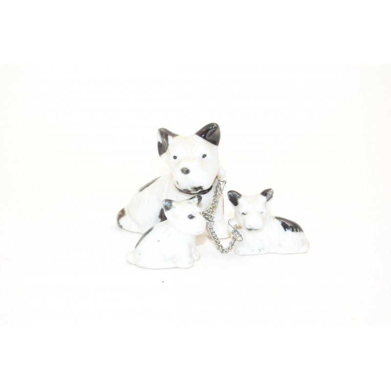 Beeldjes Hond Terrier met puppys