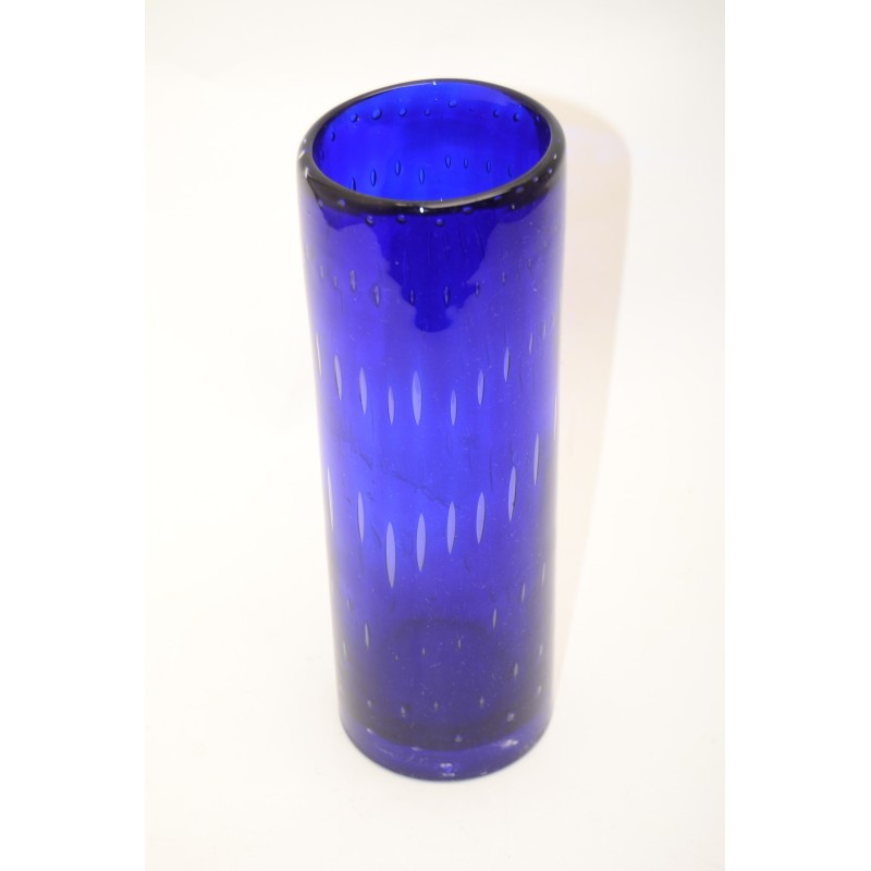 Vaas van kobalt blauw glas met luchtbellen
