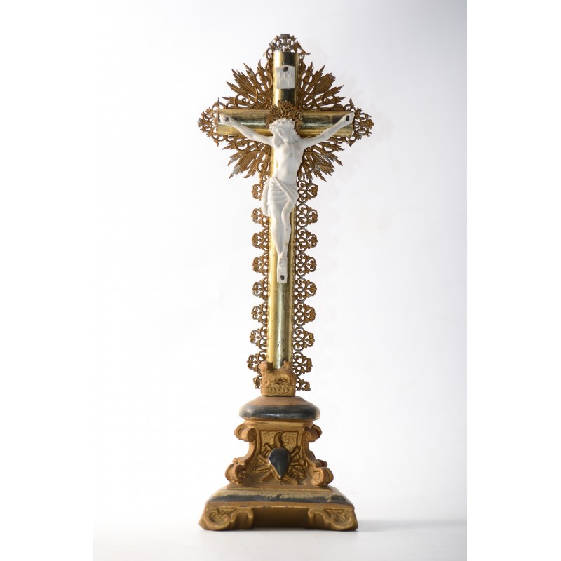 Antieke crucifix met porseleinen corpus