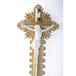 Antieke crucifix met porseleinen corpus